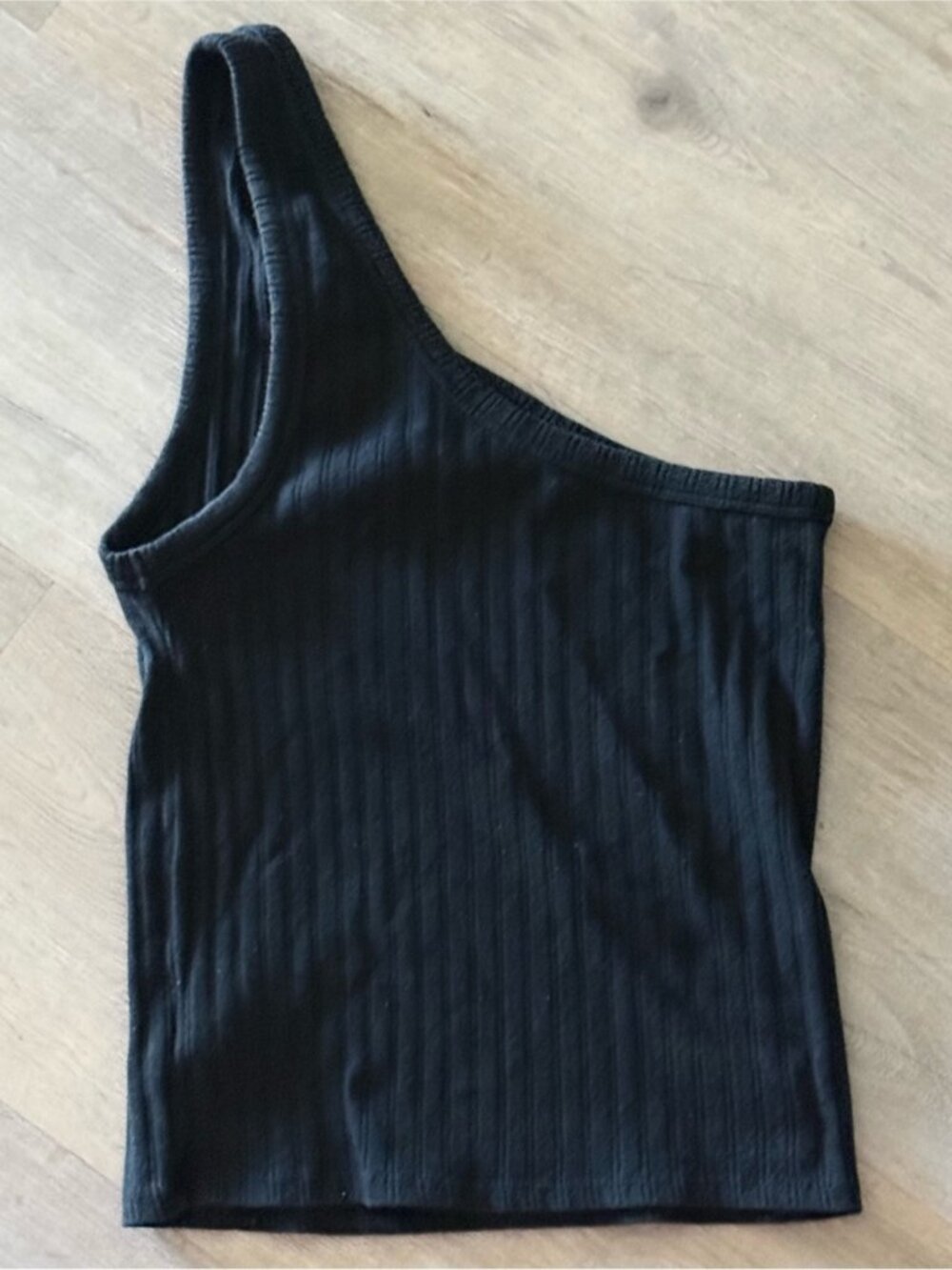 Black One-Shoulder Ribbed Tank Top - Picture 2 of 2